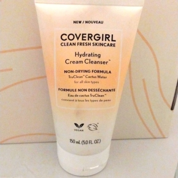 COVERGIRL Skincare Bundle - Cleanse, Moisturize and Prime - Picture 3 of 5